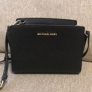 Michael Kors Selma Medium Messenger Bag